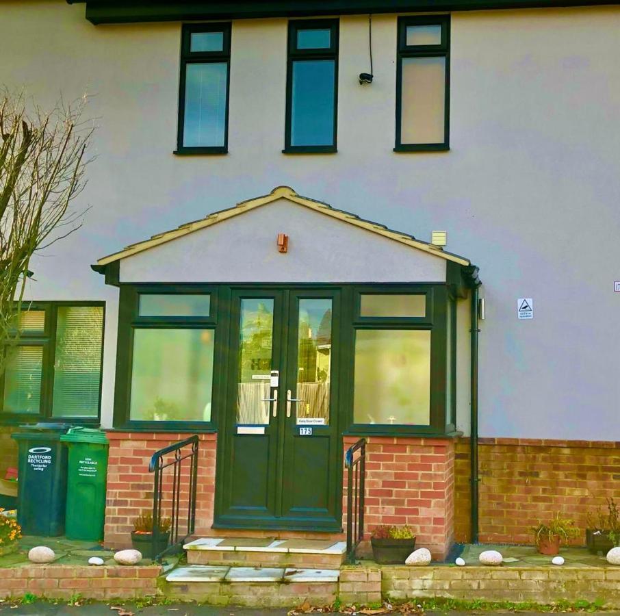 Ar-Rahman, 1 Bed Room And 1 Living Room Apartment Dartford Luaran gambar